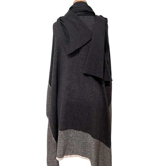 NIC + ZOE Sweater Wrap Attached Scarf Dark Gray Cream One Size - Picture 10 of 14